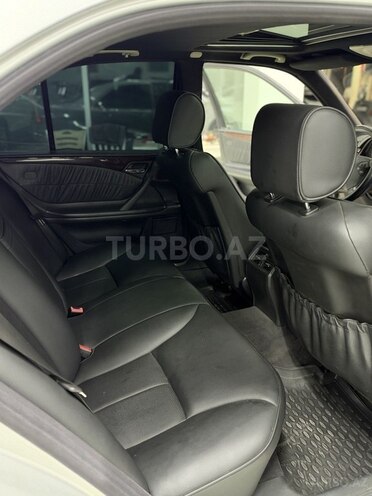 Mercedes E 280 2000, 176,000 km - 2.8 l - Bakı