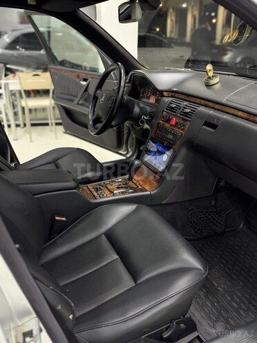 Mercedes E 280 2000, 176,000 km - 2.8 l - Bakı