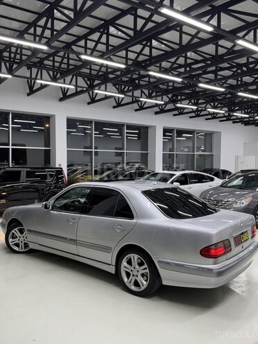 Mercedes E 280 2000, 176,000 km - 2.8 l - Bakı
