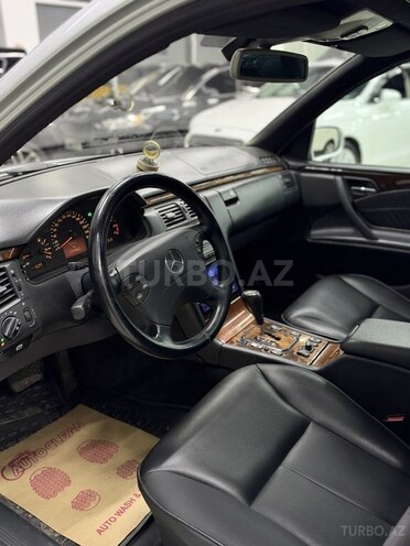 Mercedes E 280 2000, 176,000 km - 2.8 l - Bakı