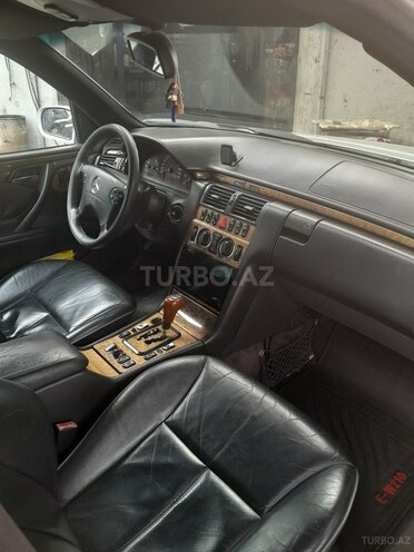 Mercedes E 270 2000, 371,490 km - 2.7 l - Bakı
