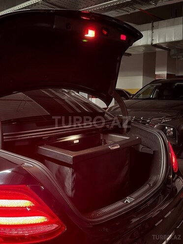 Mercedes E 300 4MATIC 2019, 83,400 km - 2.0 l - Bakı