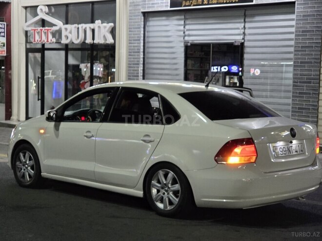 Volkswagen Polo 2013, 260,000 km - 1.6 l - Qax