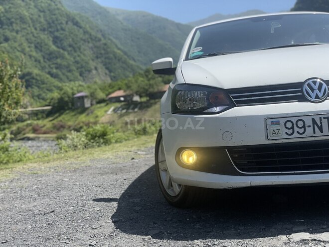 Volkswagen Polo 2013, 260,000 km - 1.6 l - Qax