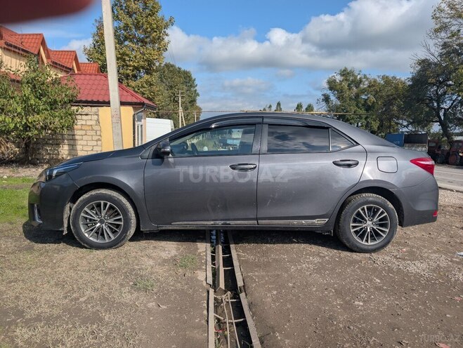 Toyota Corolla 2014, 310,000 km - 1.6 l - Quba