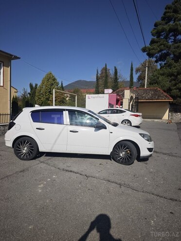 Opel Astra 2009, 370,000 km - 1.4 l - Şəki