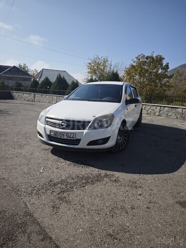 Opel Astra 2009, 370,000 km - 1.4 l - Şəki