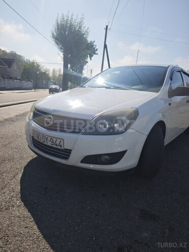 Opel Astra 2009, 370,000 km - 1.4 l - Şəki