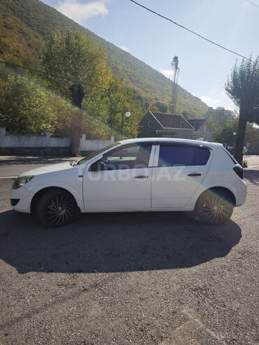 Opel Astra 2009, 370,000 km - 1.4 l - Şəki