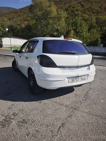 Opel Astra 2009, 370,000 km - 1.4 l - Şəki