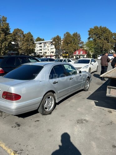 Mercedes E 200 1997, 350,000 km - 2.0 l - Bakı