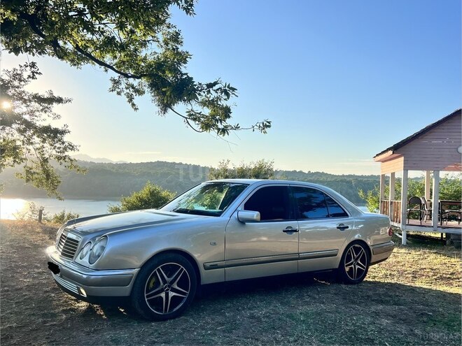 Mercedes E 200 1998, 427,453 km - 2.0 l - Masallı
