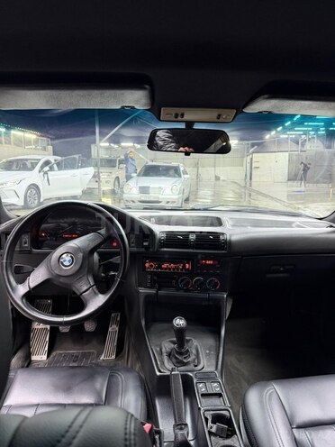 BMW 525 1992, 300,000 km - 2.5 л - Göygöl