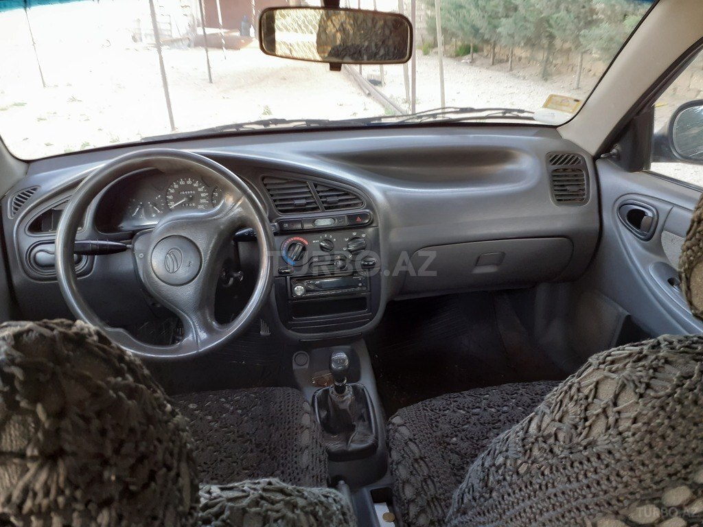 daewoo lanos interior