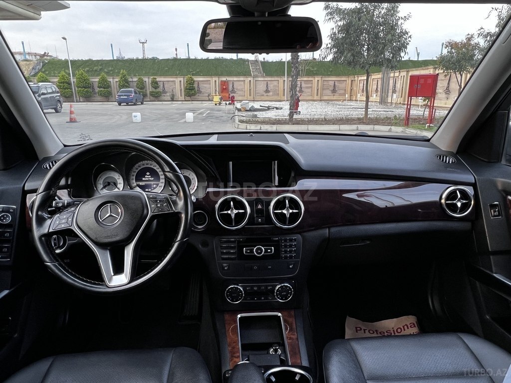 2022 glk350 interior