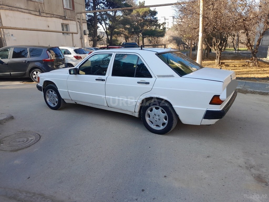 Купить Mercedes 190, 2.0 л, 1985 год, 340 000 км в Баку - цена 2 900 AZN -  Turbo.Az