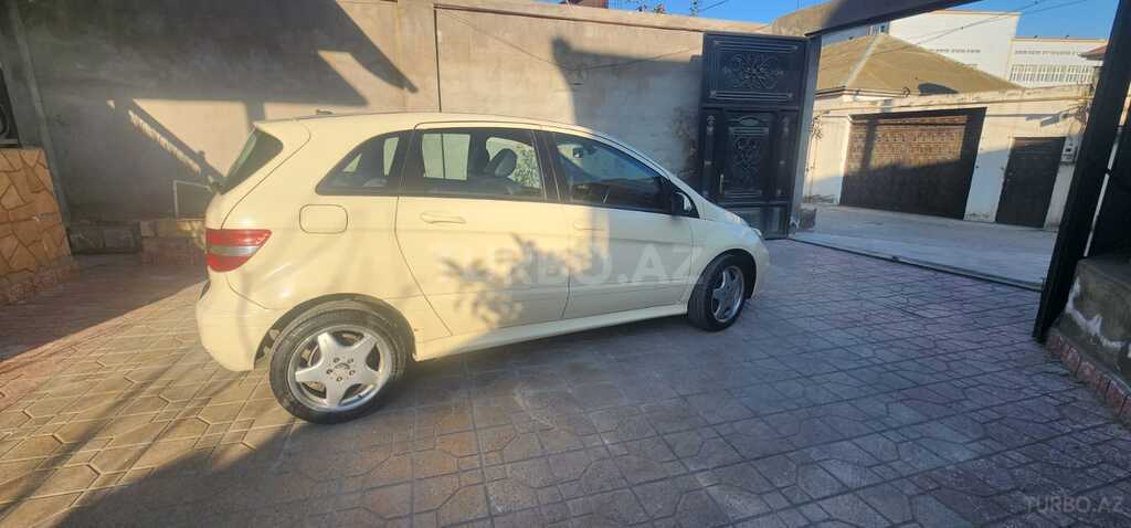Mercedes B 200