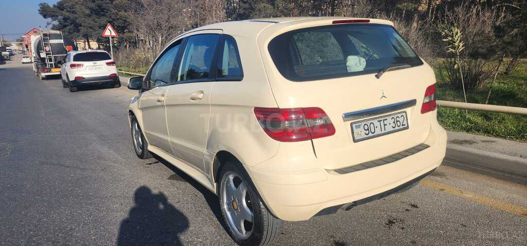 Mercedes B 200