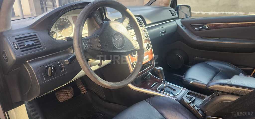 Mercedes B 200