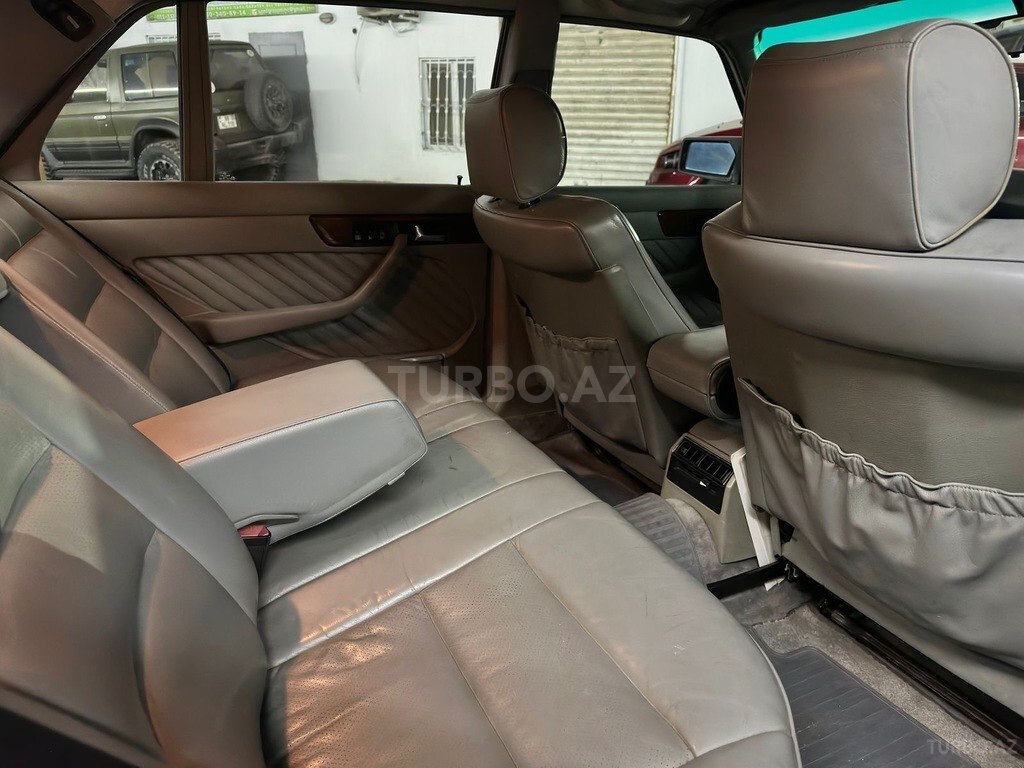 Mercedes 560 SEL
