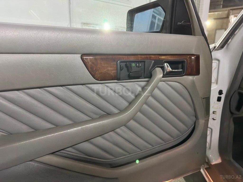 Mercedes 560 SEL
