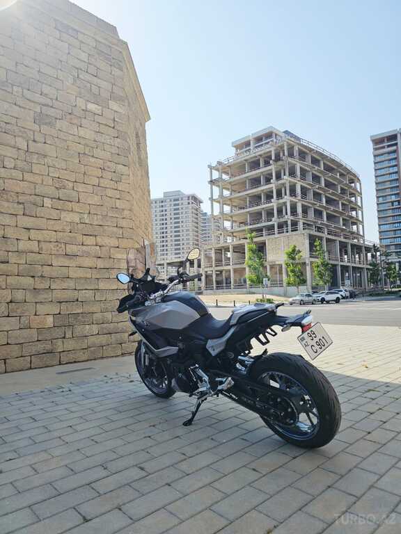 BMW F 900 XR