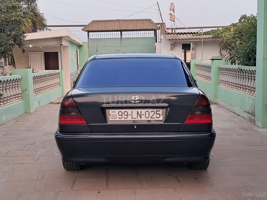 Mercedes C 180