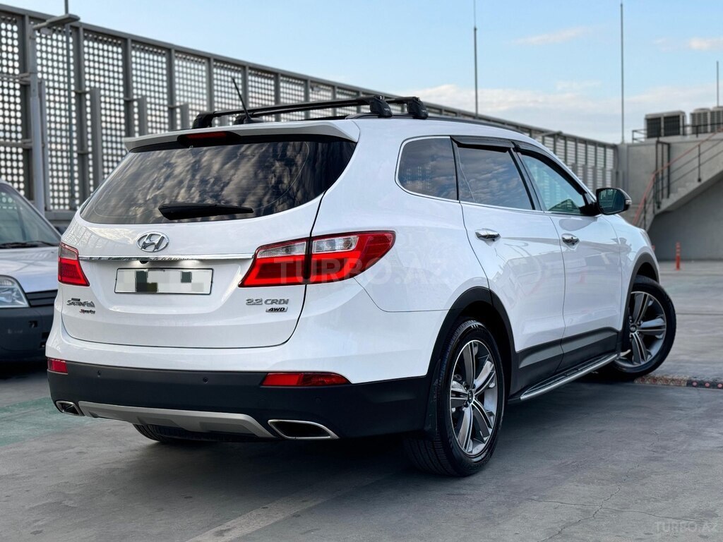 Hyundai Grand Santa Fe