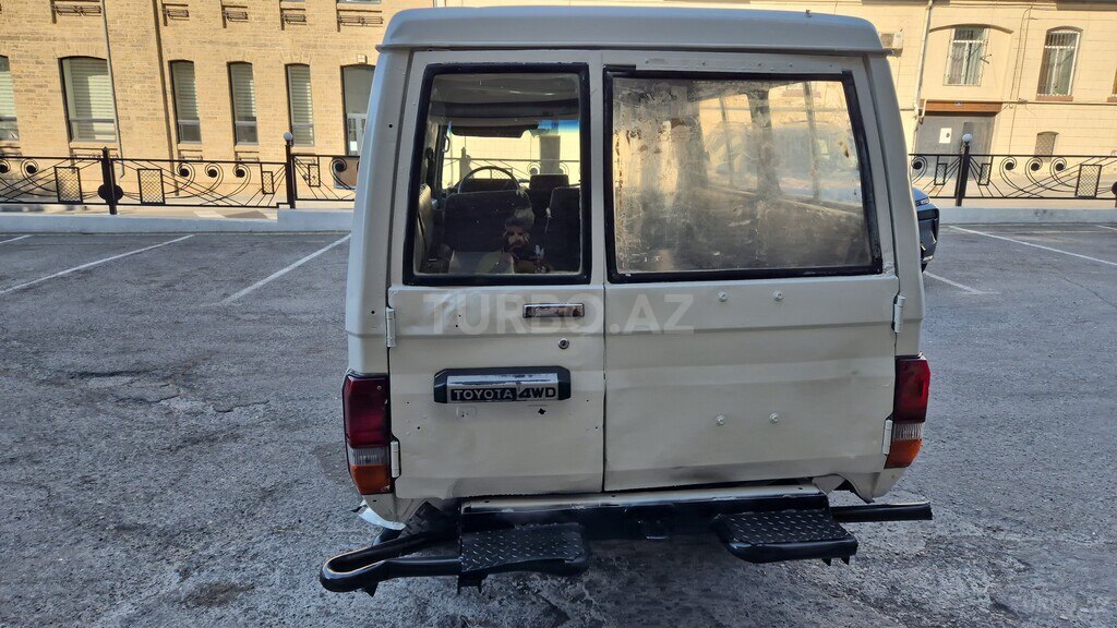 Toyota Land Cruiser