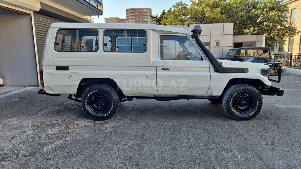 Toyota Land Cruiser