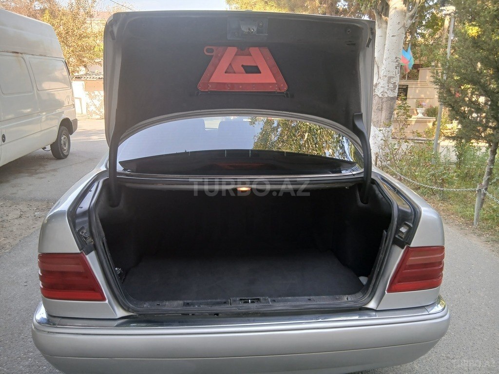 Mercedes E 240