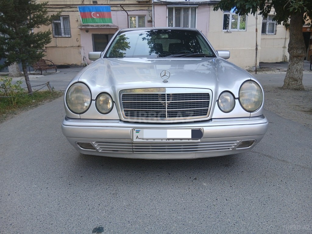 Mercedes E 240
