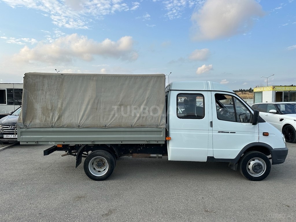 GAZ Biznes 27527