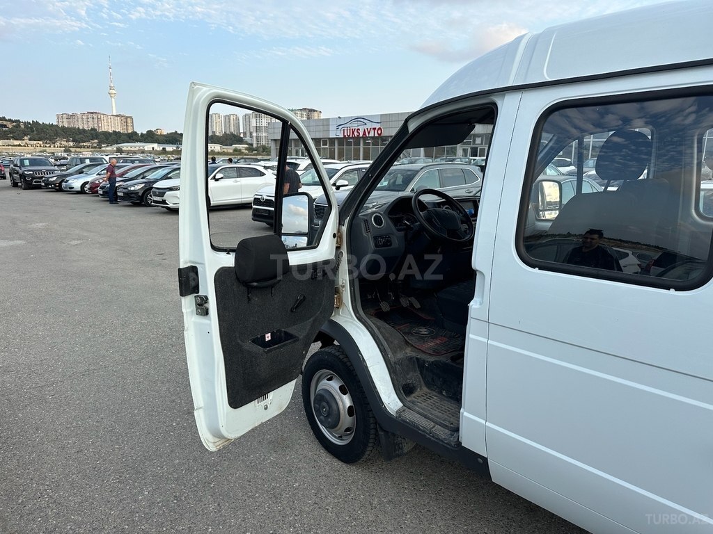 GAZ Biznes 27527