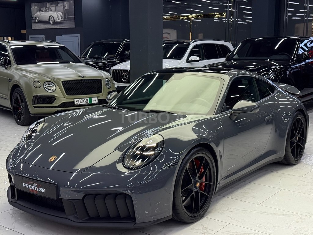 Porsche 911 Carrera 4 GTS