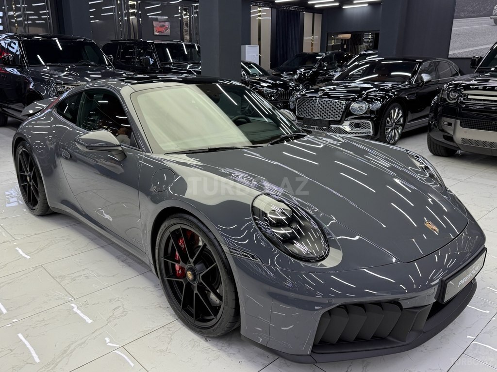 Porsche 911 Carrera 4 GTS
