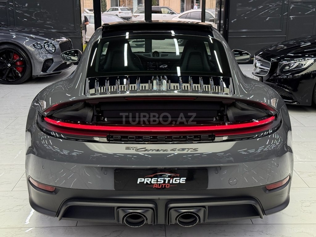 Porsche 911 Carrera 4 GTS