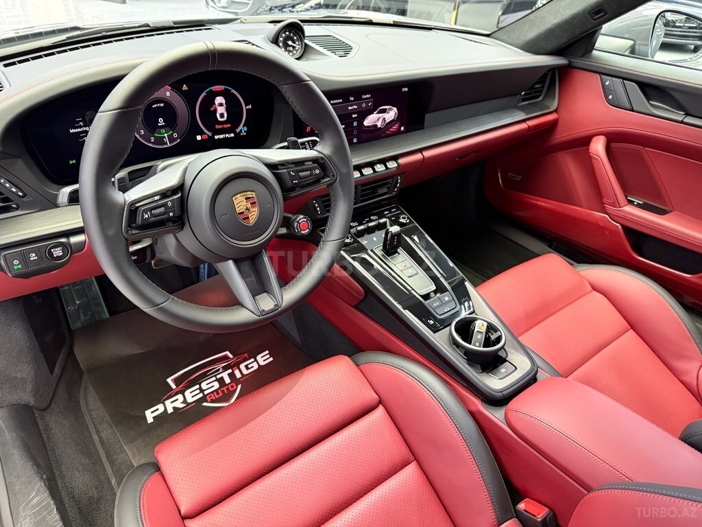 Porsche 911 Carrera 4 GTS