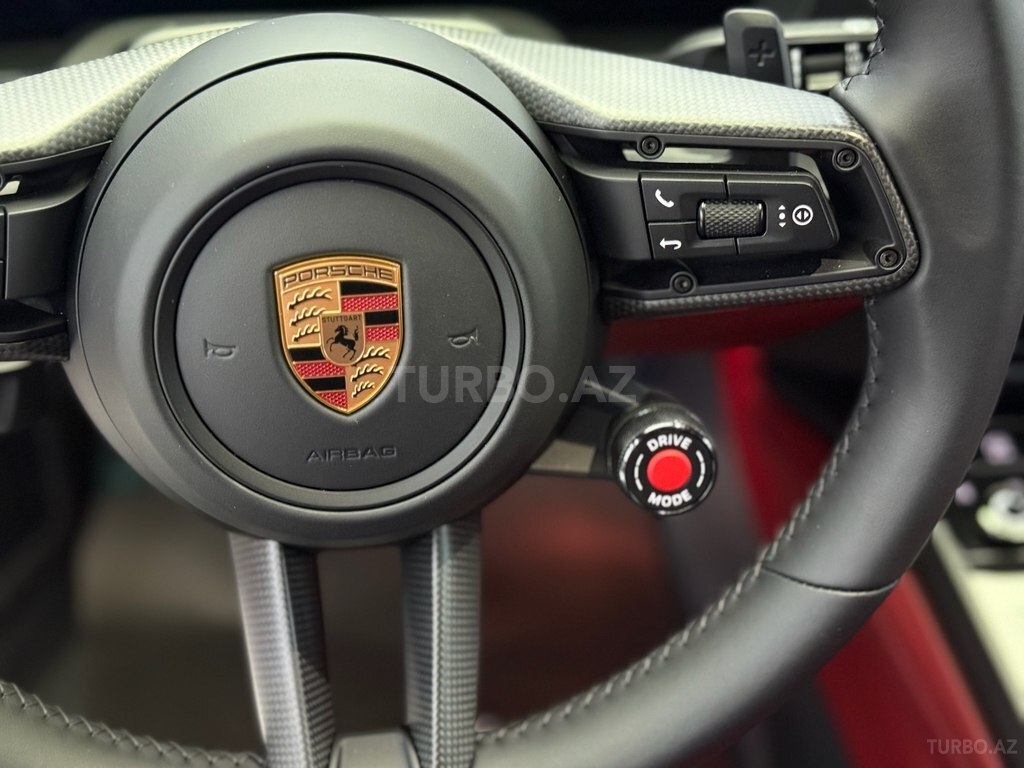 Porsche 911 Carrera 4 GTS