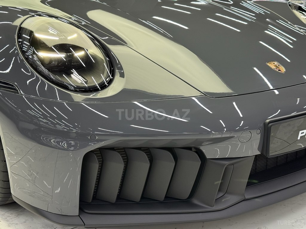 Porsche 911 Carrera 4 GTS