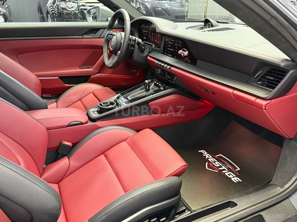 Porsche 911 Carrera 4 GTS