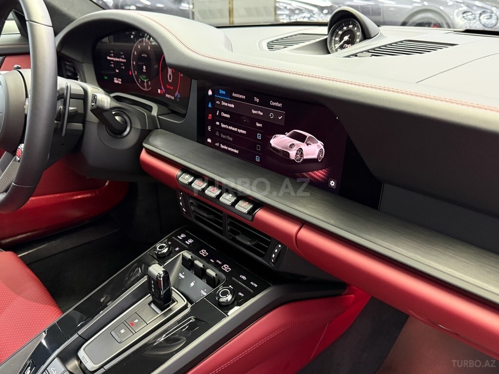Porsche 911 Carrera 4 GTS