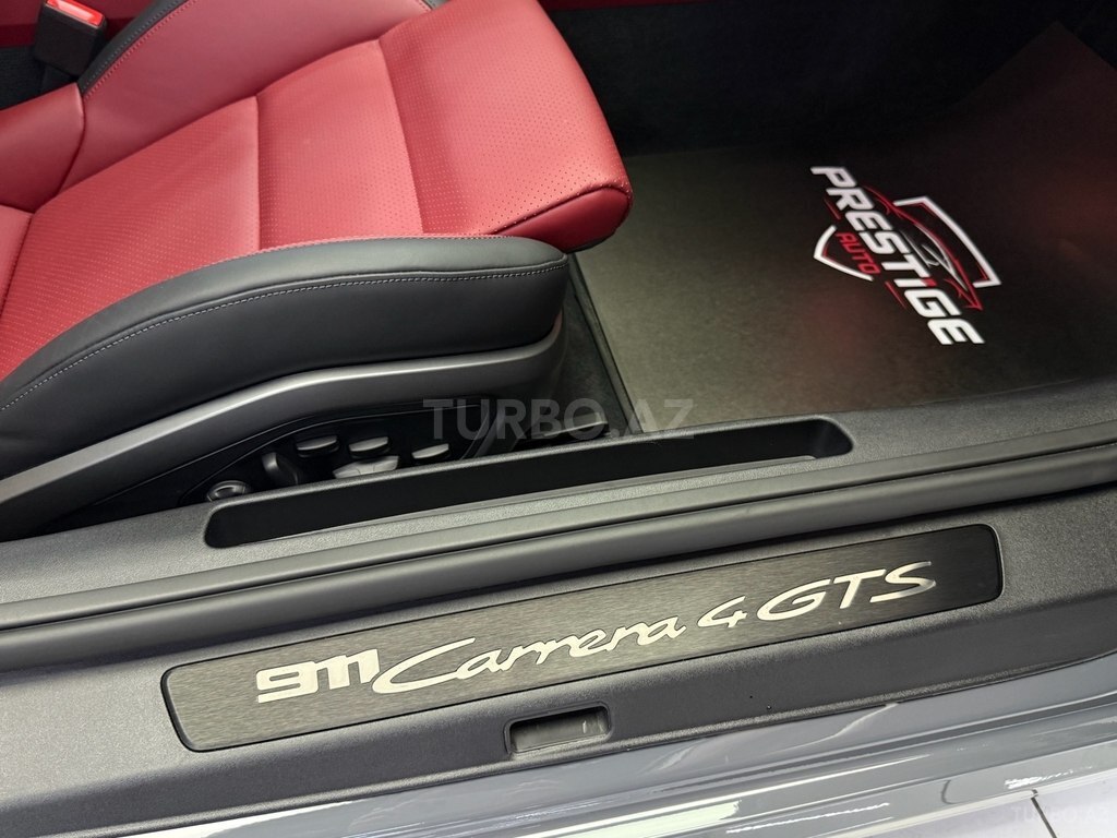 Porsche 911 Carrera 4 GTS