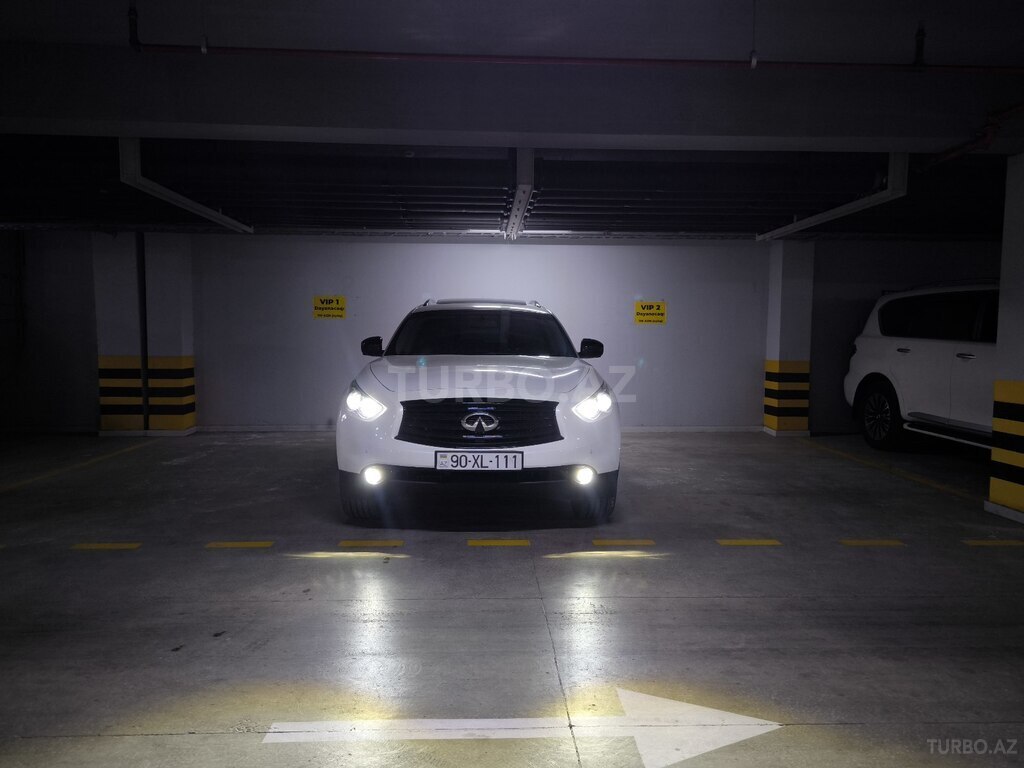 Infiniti QX70