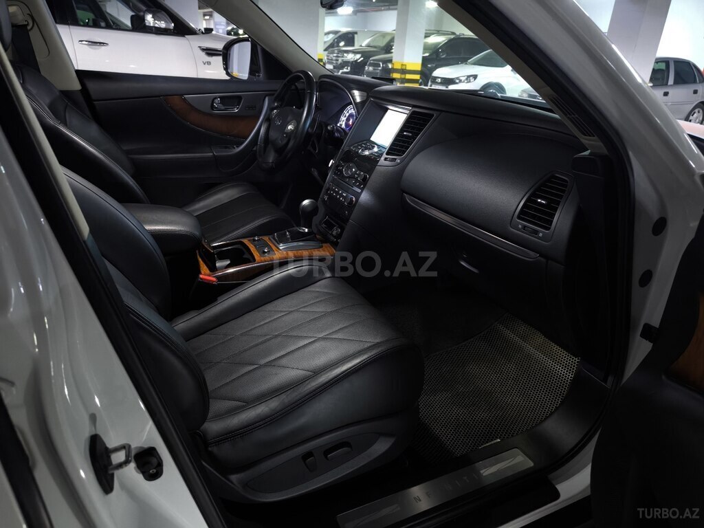 Infiniti QX70
