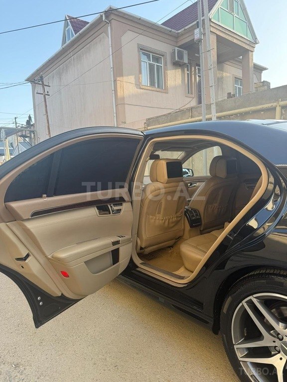 Mercedes S 550