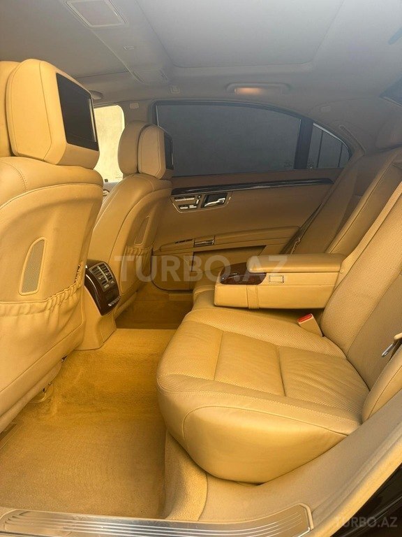 Mercedes S 550