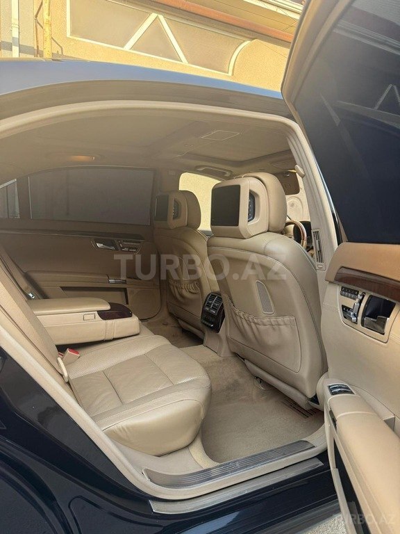 Mercedes S 550