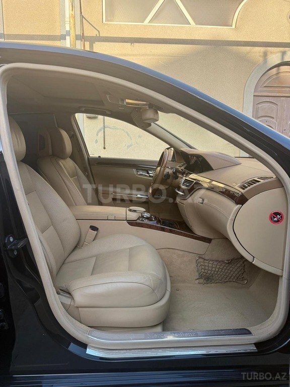 Mercedes S 550