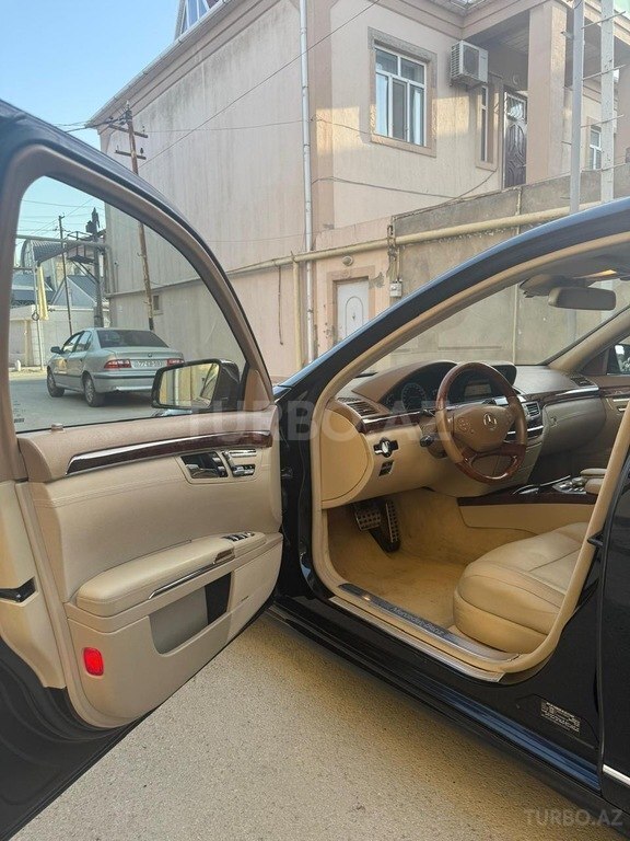 Mercedes S 550